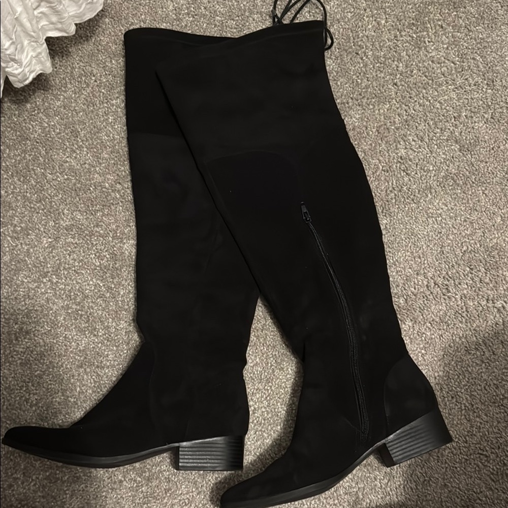 Elegant Black Knee-High Women's Boots